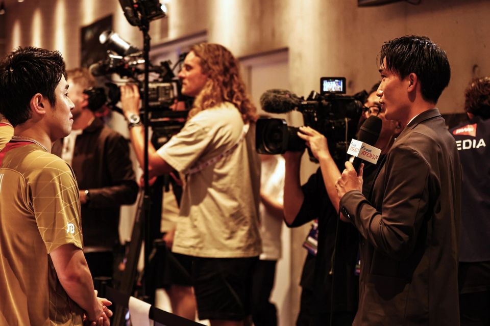 是对球迷而, ZBtwV, 而不是背着